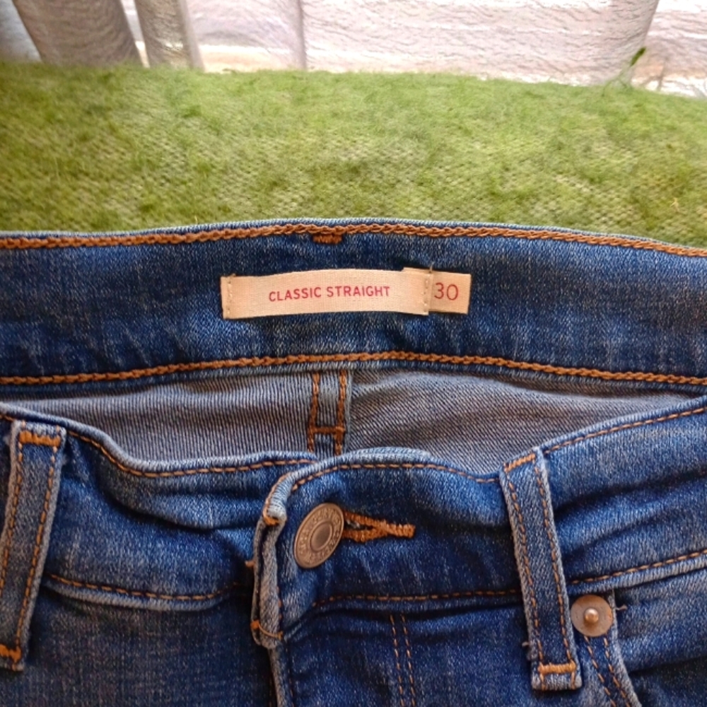 Levi's straight leg jeans